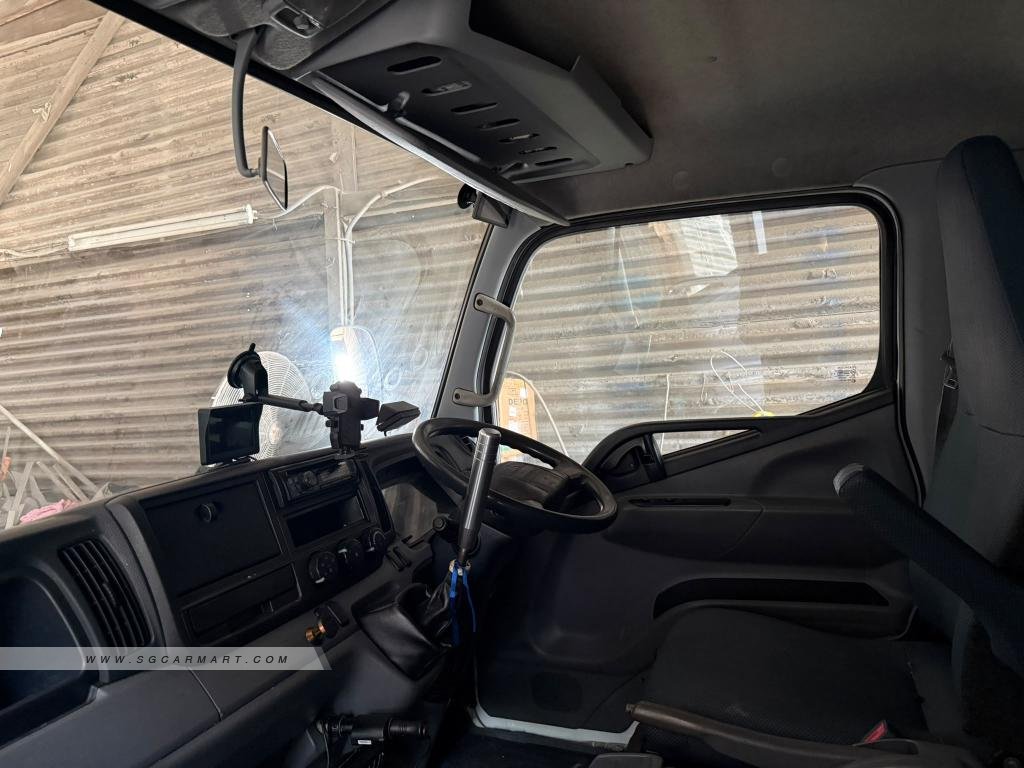 Mitsubishi Fuso Canter 2014 photo 5