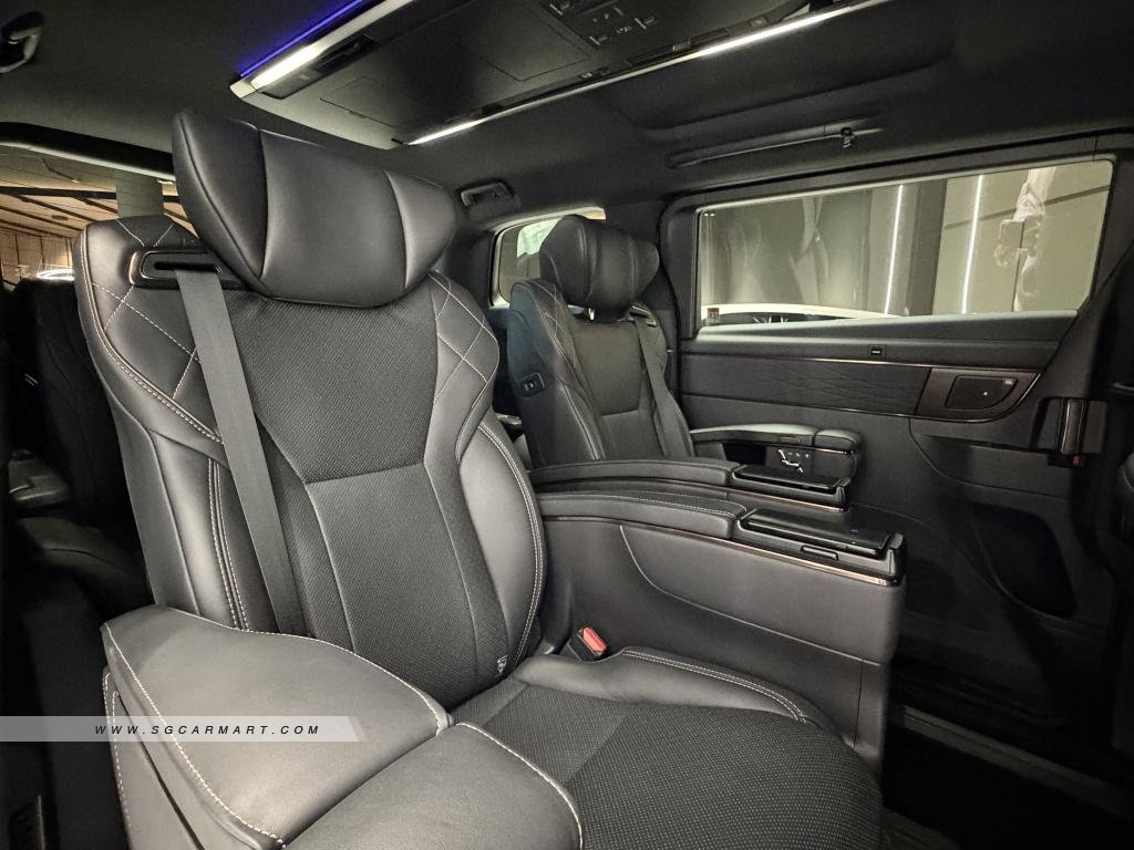Toyota Vellfire Hybrid 2.5A Elegance
