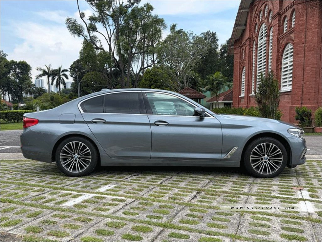 BMW 5 Series 2018 photo 3