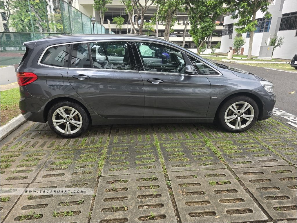 BMW 216D Gran Tourer 2017 photo 2