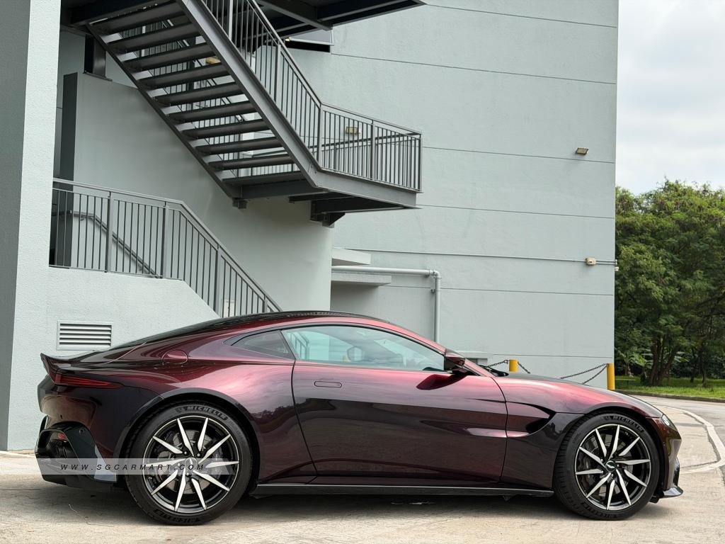Aston Martin Vantage 2019 photo 2
