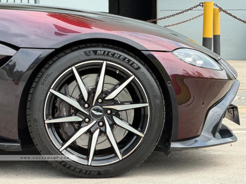 Aston Martin Vantage 2019 photo 5