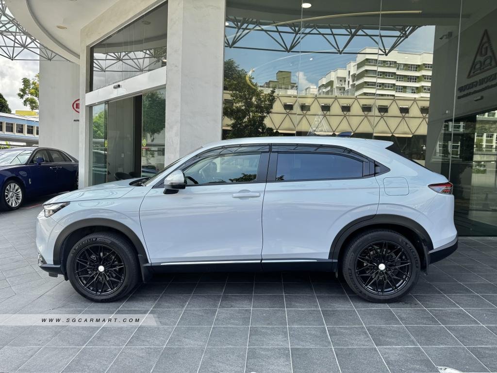 BMW 5 Series 523i Highline - Side Front