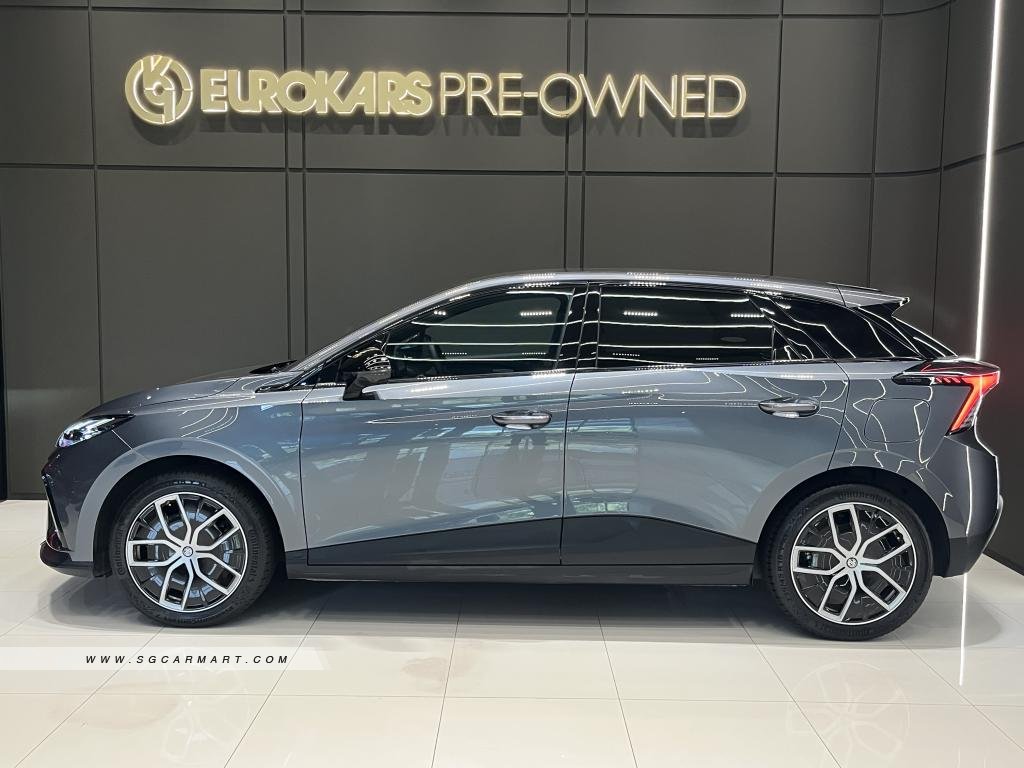 MG 4 EV Trophy LR