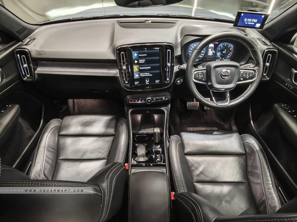 Volvo XC40 T5 R-Design Sunroof