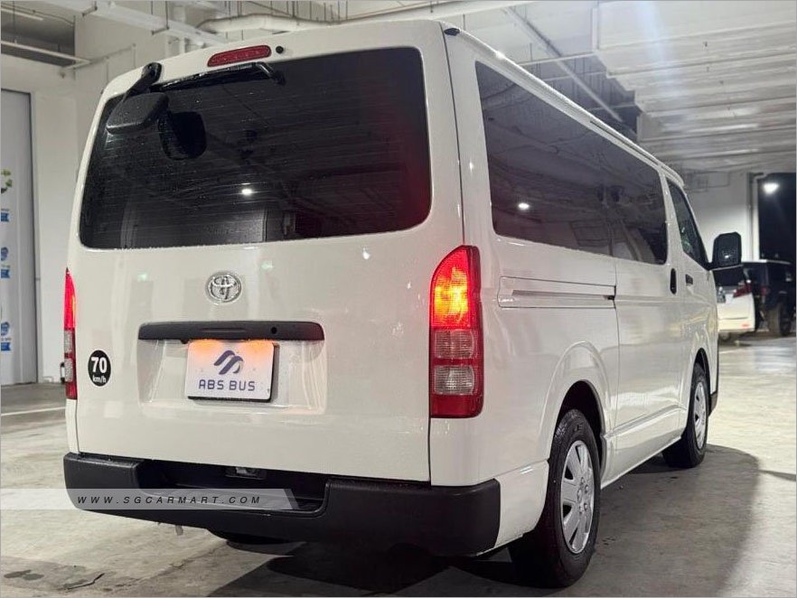 BMW 5 Series 523i Highline - Side Front