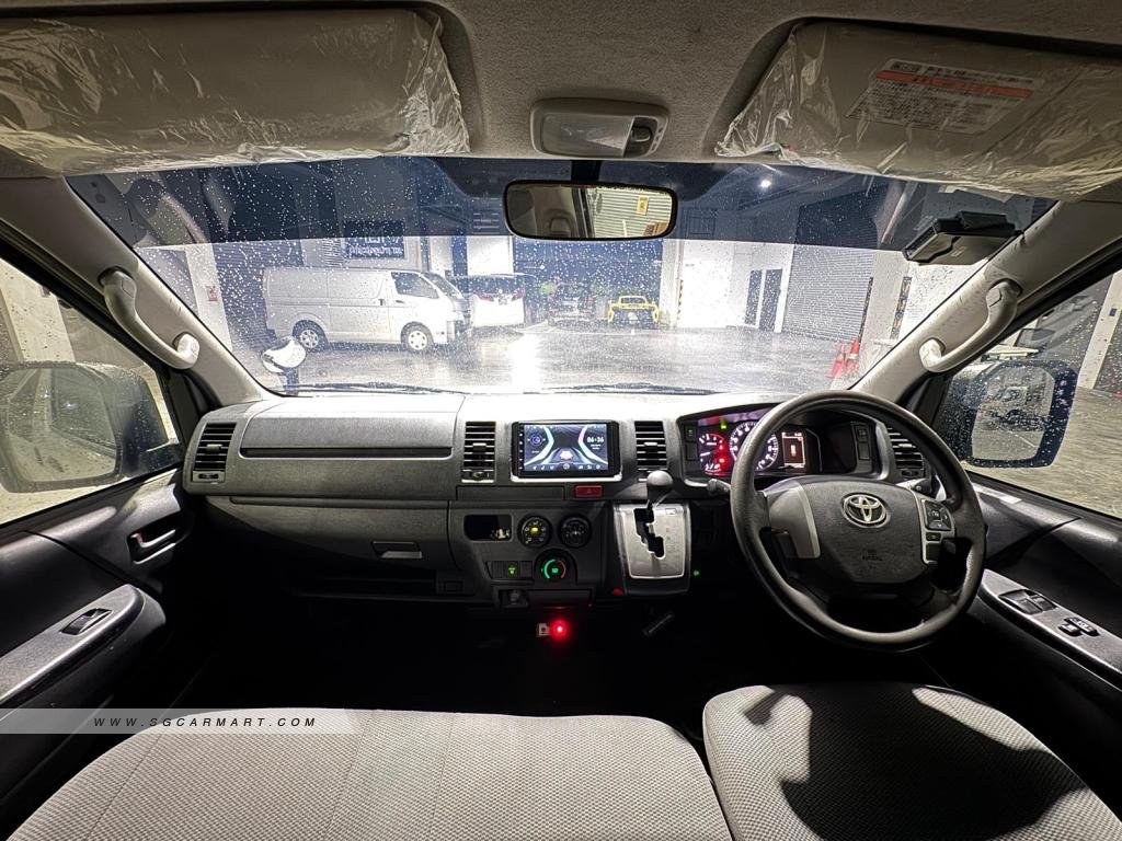 BMW 5 Series 523i Highline - Side Front