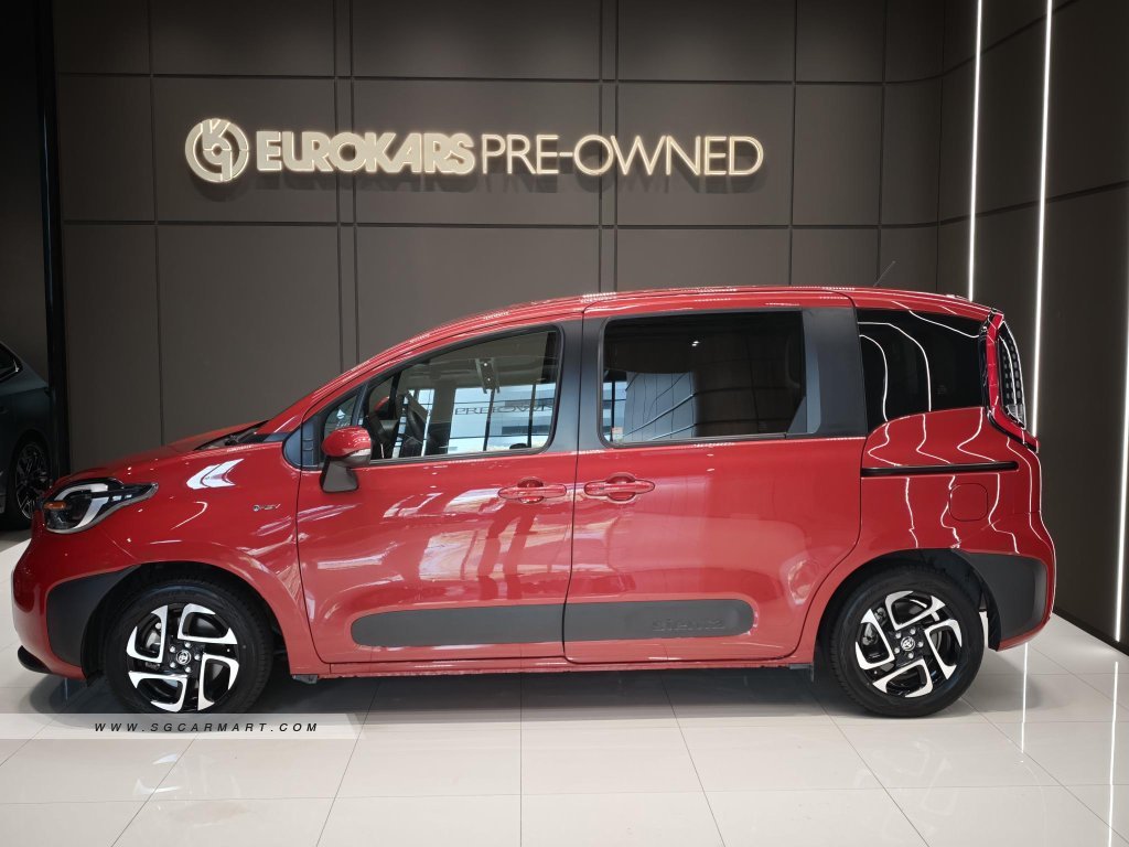 Toyota Sienta Hybrid 1.5A