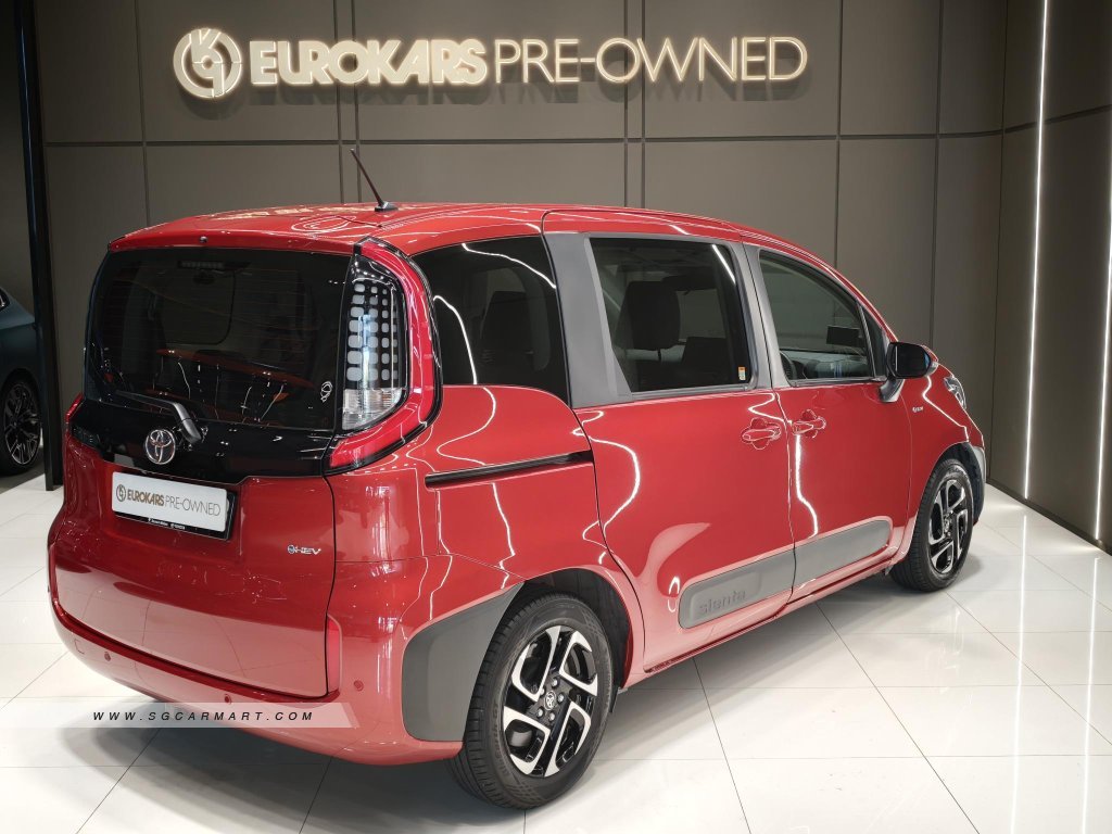 Toyota Sienta Hybrid 1.5A