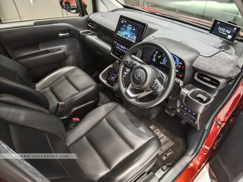 Toyota Sienta Hybrid 1.5A