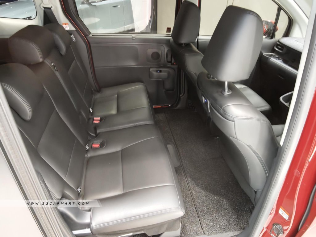 Toyota Sienta Hybrid 1.5A