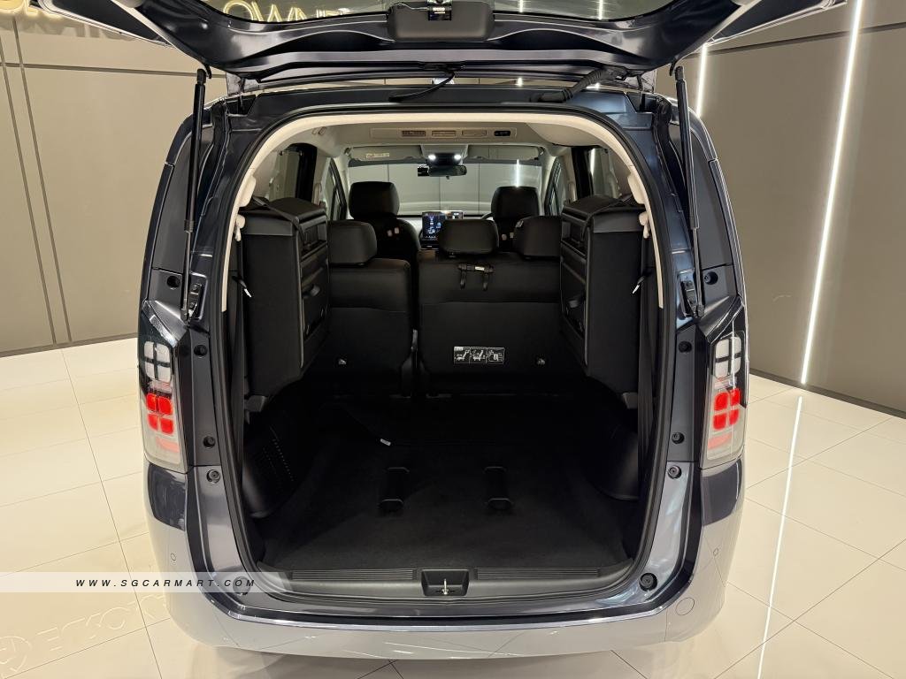 Honda Freed Hybrid 1.5A e-HEV 7-Seater Honda Sensing