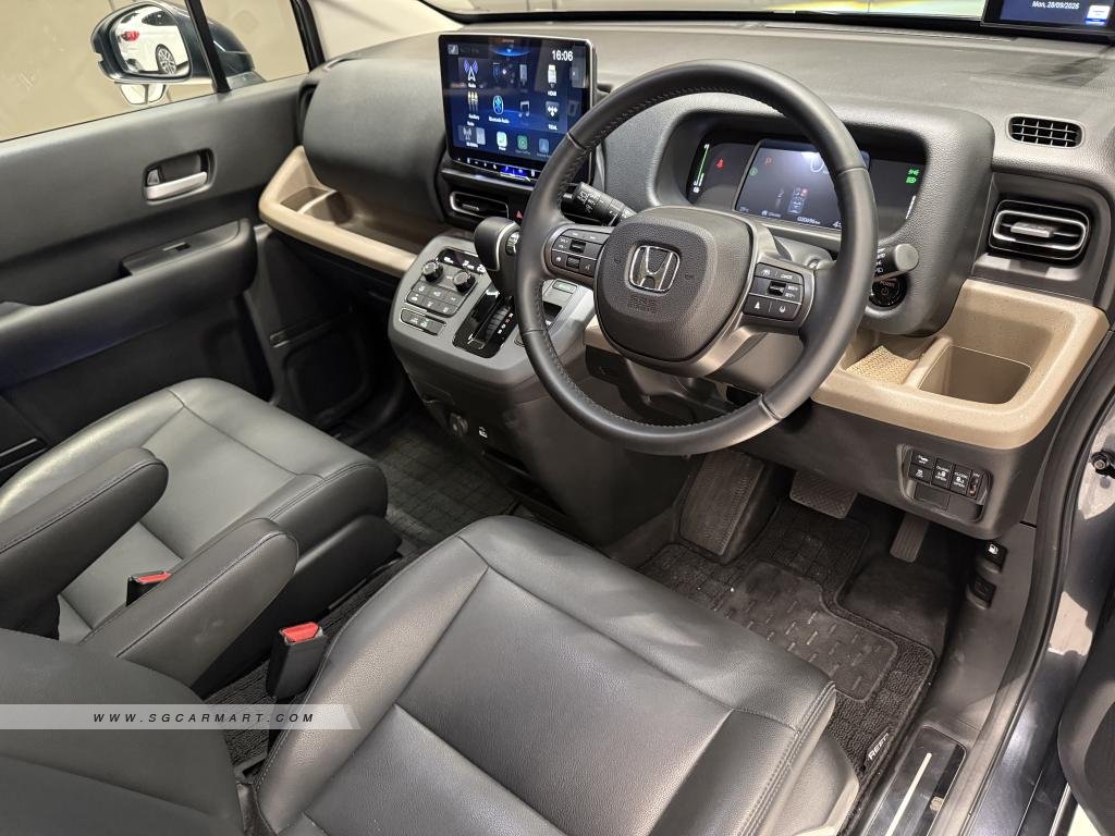 Honda Freed Hybrid 1.5A e-HEV 7-Seater Honda Sensing
