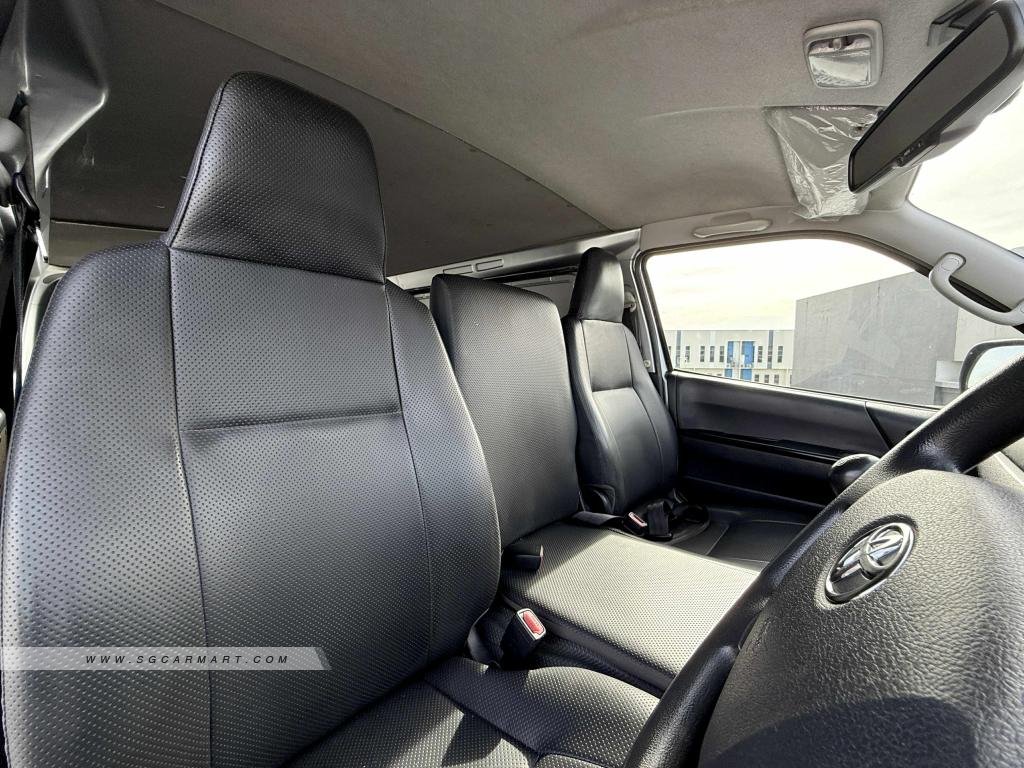BMW 5 Series 523i Highline - Side Front