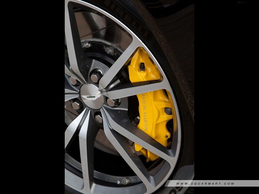 https://i.i-sgcm.com/new_cars/cars/10074/10074_g10