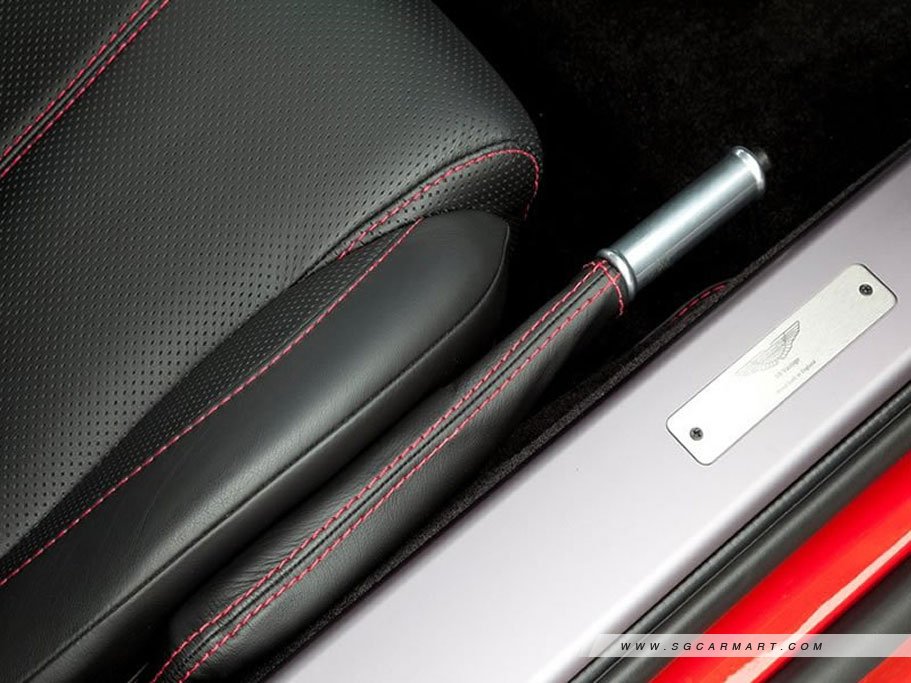 https://i.i-sgcm.com/new_cars/cars/10074/10074_g12
