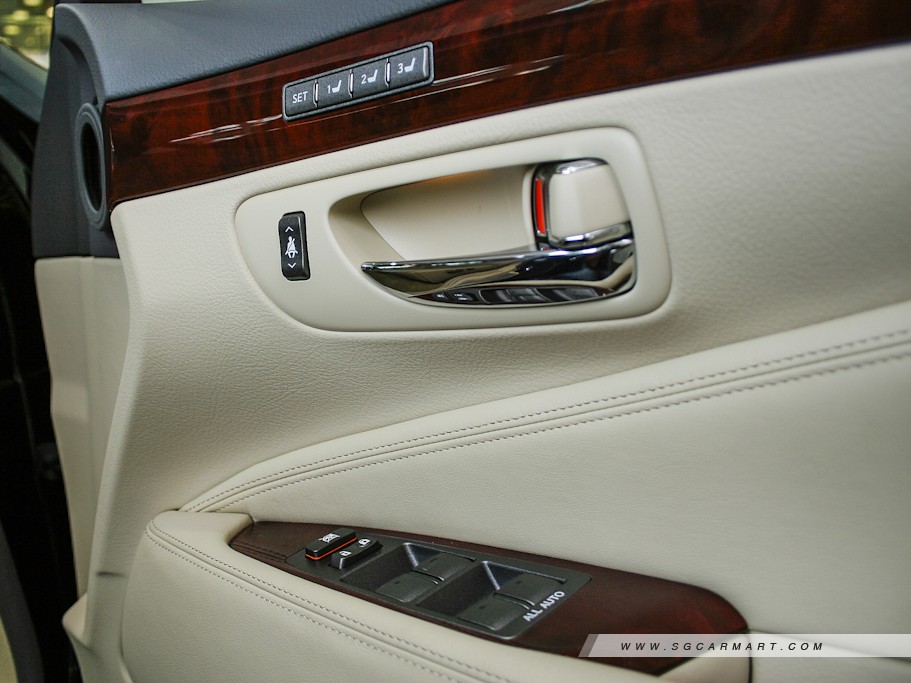 https://i.i-sgcm.com/new_cars/cars/10167/10167_g12