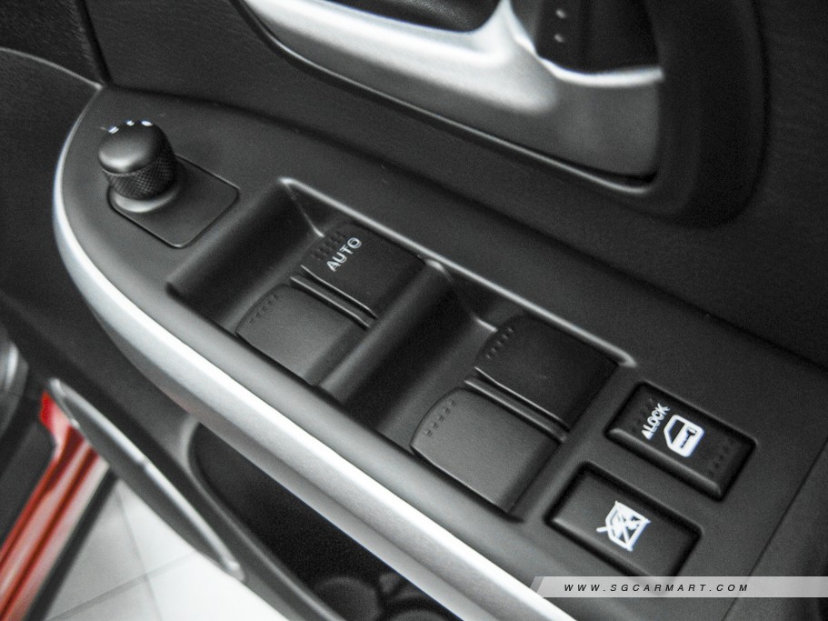 https://i.i-sgcm.com/new_cars/cars/10268/10268_g38
