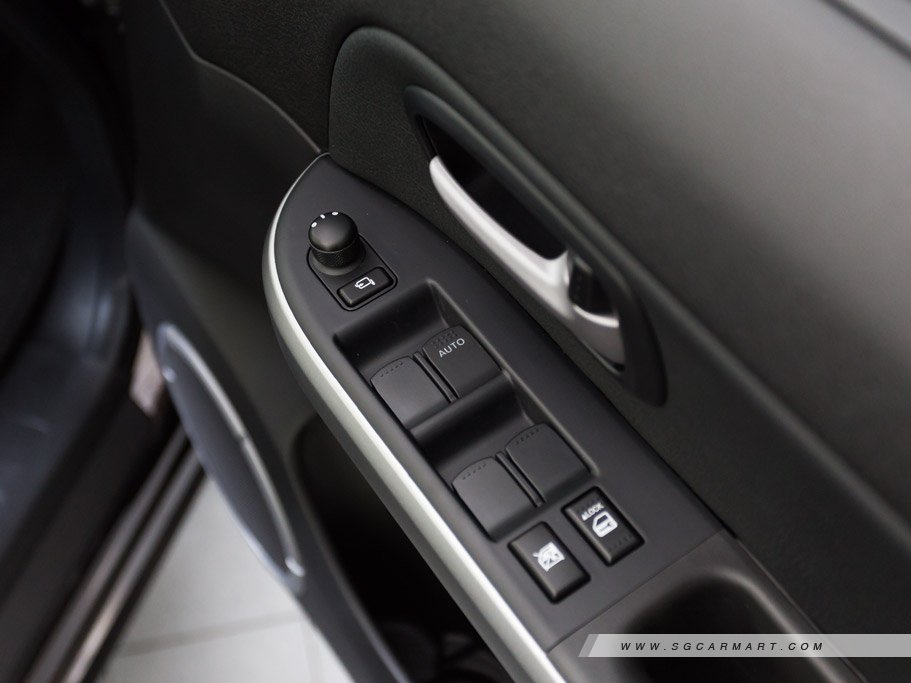https://i.i-sgcm.com/new_cars/cars/10268/10268_g77