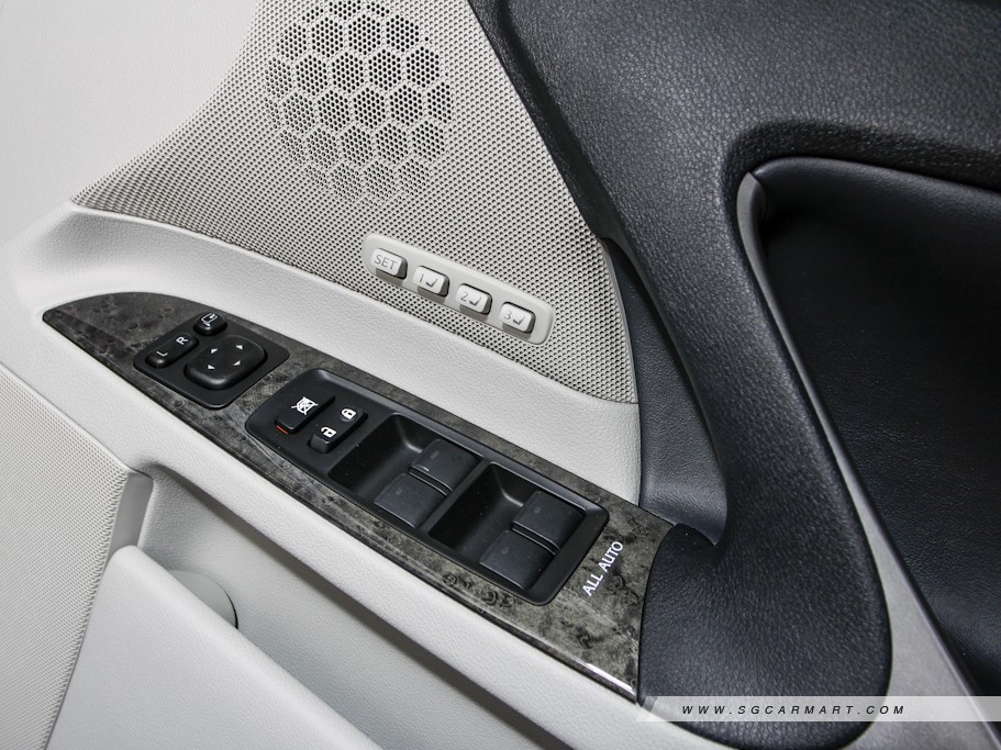https://i.i-sgcm.com/new_cars/cars/10296/10296_g15
