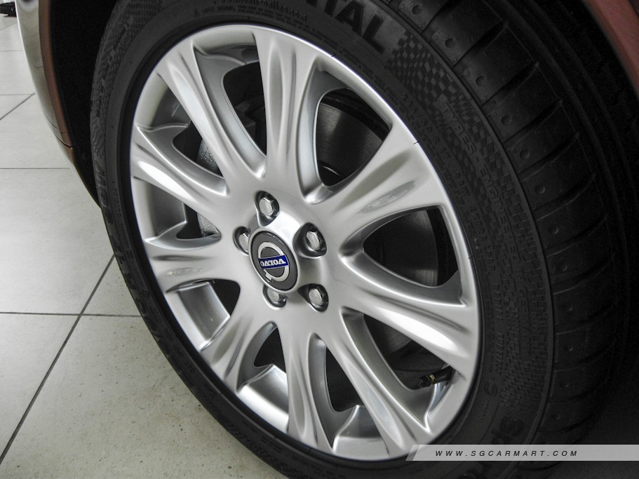https://i.i-sgcm.com/new_cars/cars/10358/10358_g17