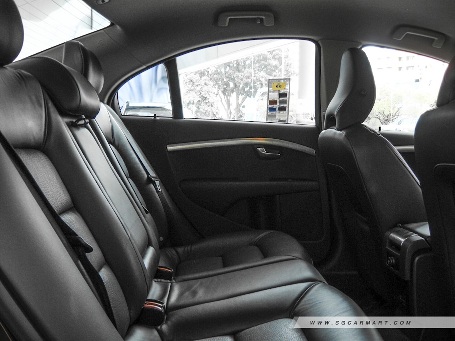 https://i.i-sgcm.com/new_cars/cars/10358/10358_g22