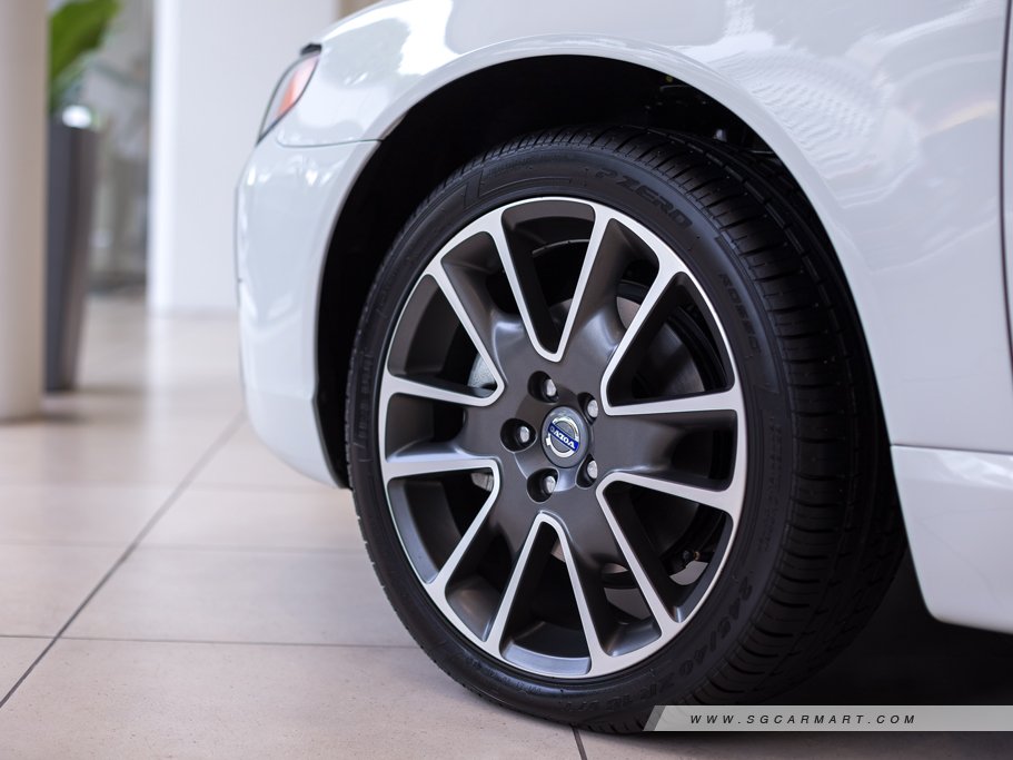 https://i.i-sgcm.com/new_cars/cars/10358/10358_g40