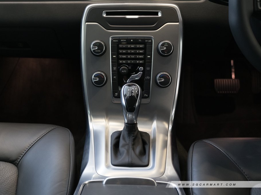 https://i.i-sgcm.com/new_cars/cars/10358/10358_g64