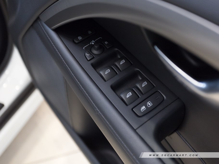 https://i.i-sgcm.com/new_cars/cars/10358/10358_g73