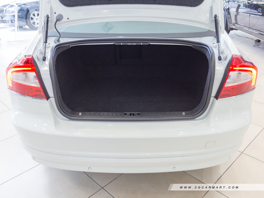 https://i.i-sgcm.com/new_cars/cars/10358/10358_g76
