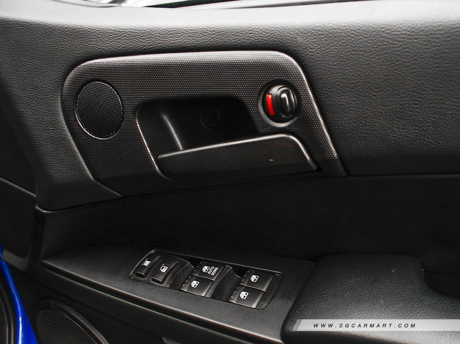 https://i.i-sgcm.com/new_cars/cars/10372/10372_g13