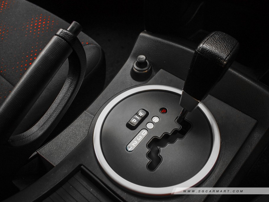 https://i.i-sgcm.com/new_cars/cars/10372/10372_g18