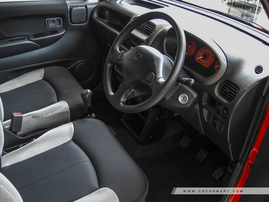 https://i.i-sgcm.com/new_cars/cars/10378/10378_g13
