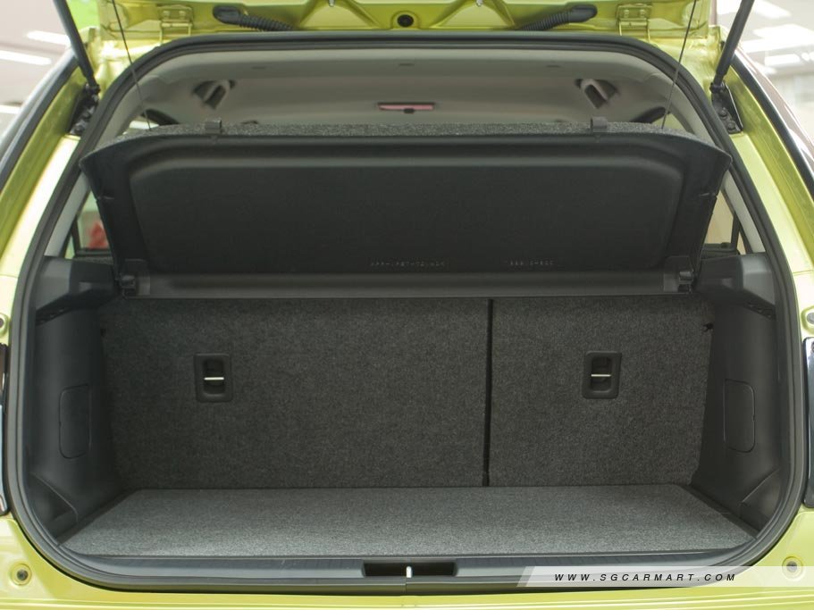 https://i.i-sgcm.com/new_cars/cars/10382/10382_g49