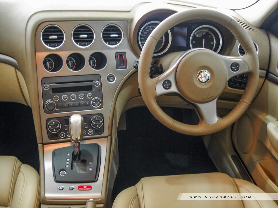 https://i.i-sgcm.com/new_cars/cars/10395/10395_g12