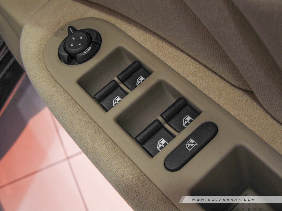 https://i.i-sgcm.com/new_cars/cars/10395/10395_g17