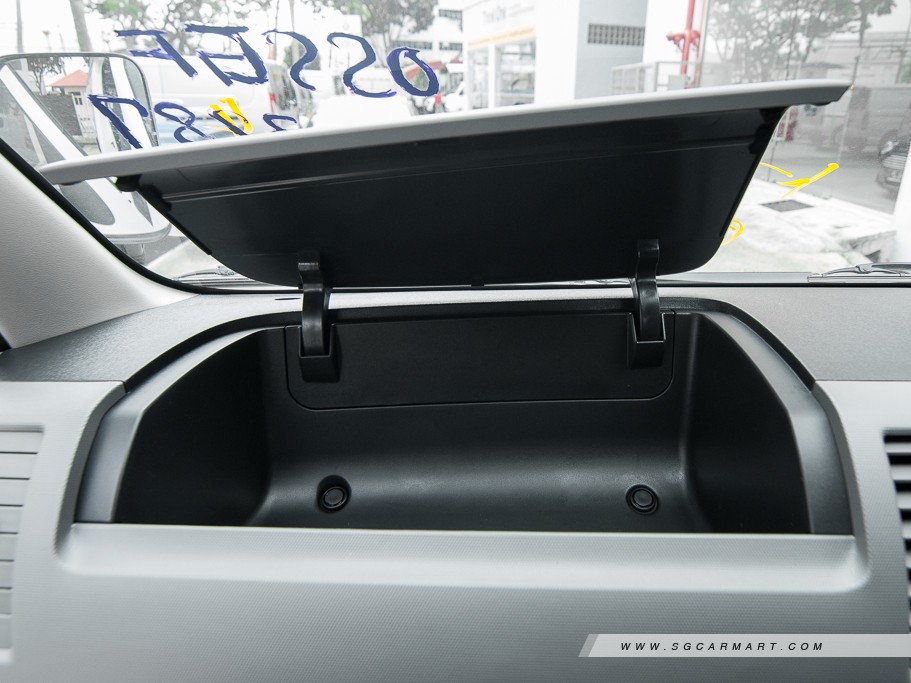 https://i.i-sgcm.com/new_cars/cars/10437/10437_g21