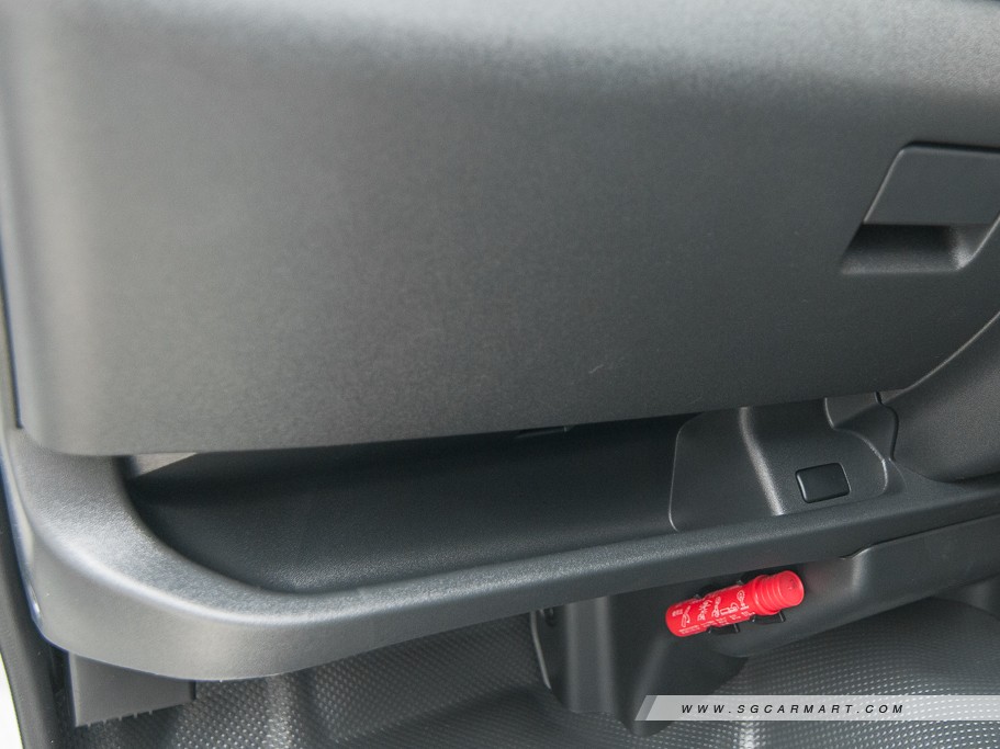 https://i.i-sgcm.com/new_cars/cars/10437/10437_g24