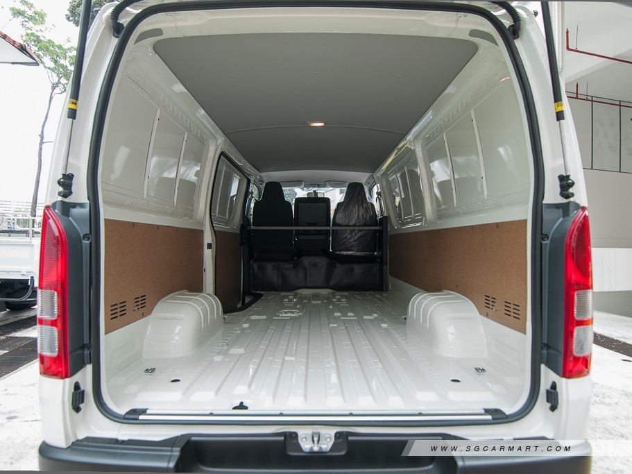 https://i.i-sgcm.com/new_cars/cars/10437/10437_g25