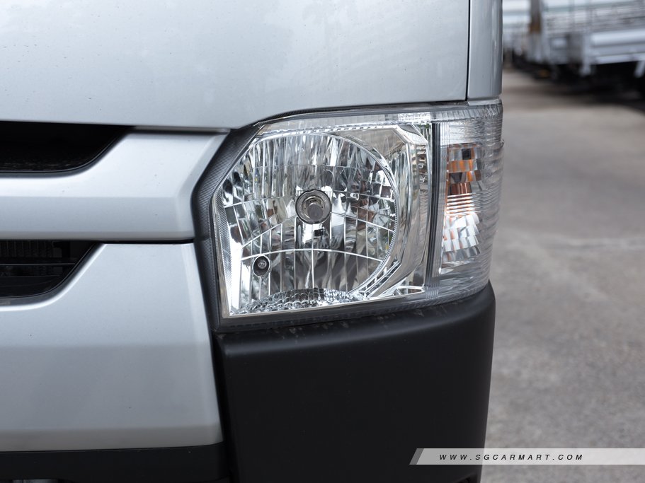 https://i.i-sgcm.com/new_cars/cars/10437/10437_g31