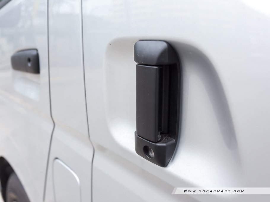https://i.i-sgcm.com/new_cars/cars/10437/10437_g34