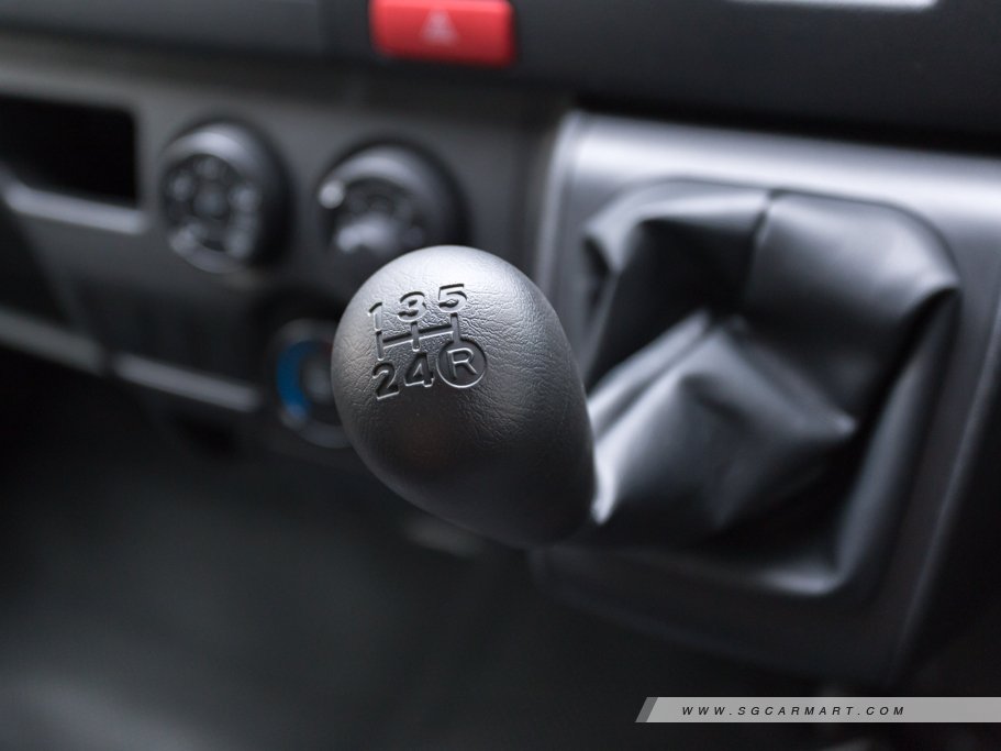 https://i.i-sgcm.com/new_cars/cars/10437/10437_g40