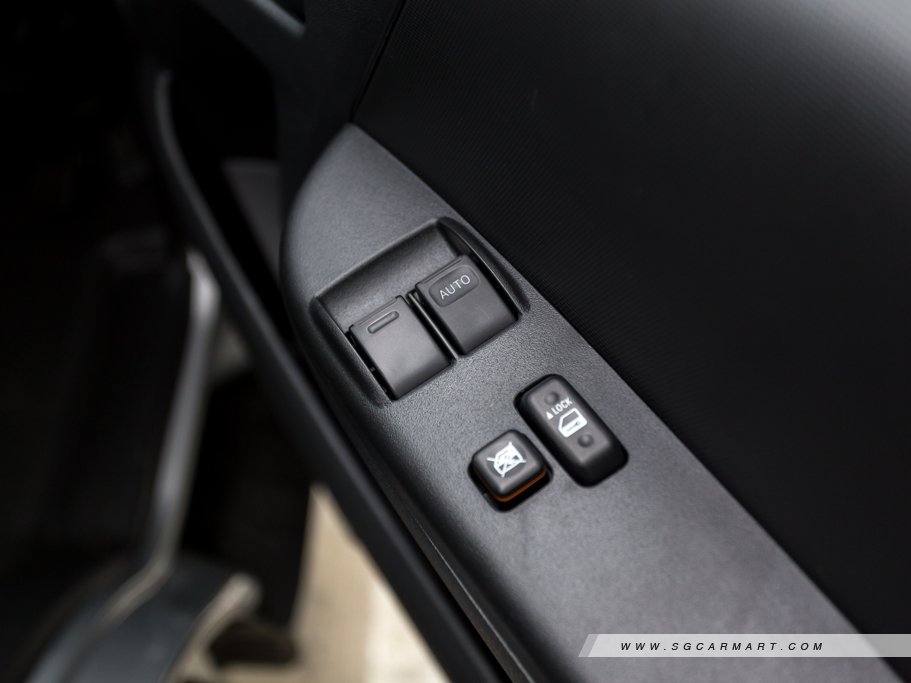 https://i.i-sgcm.com/new_cars/cars/10437/10437_g42