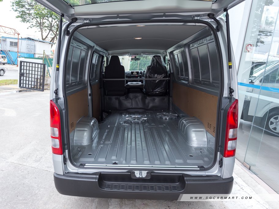 https://i.i-sgcm.com/new_cars/cars/10437/10437_g45
