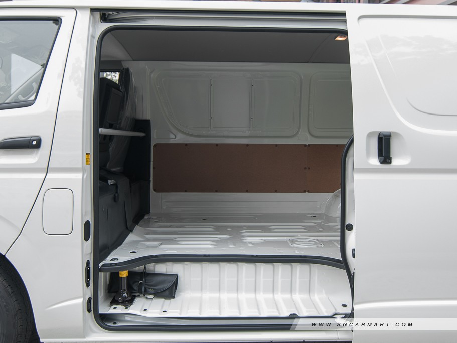 https://i.i-sgcm.com/new_cars/cars/10437/10437_g9