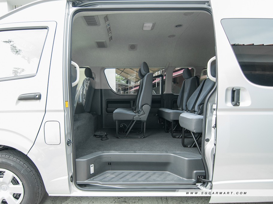 https://i.i-sgcm.com/new_cars/cars/10438/10438_g21