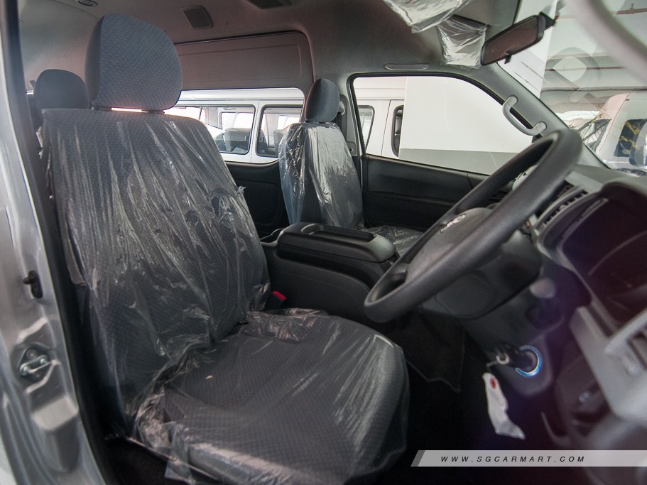https://i.i-sgcm.com/new_cars/cars/10438/10438_g22