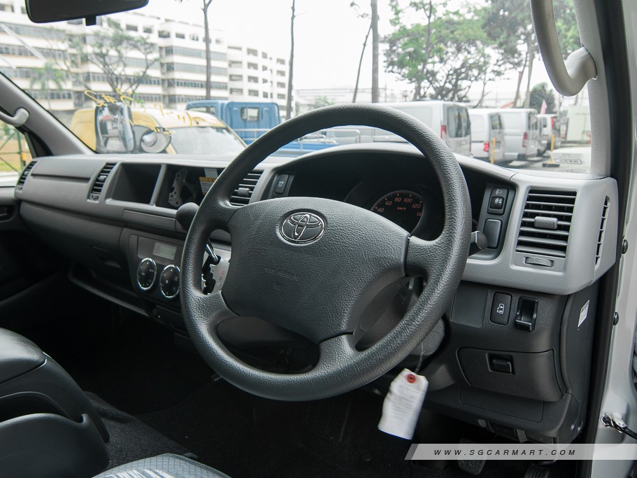 https://i.i-sgcm.com/new_cars/cars/10438/10438_g25