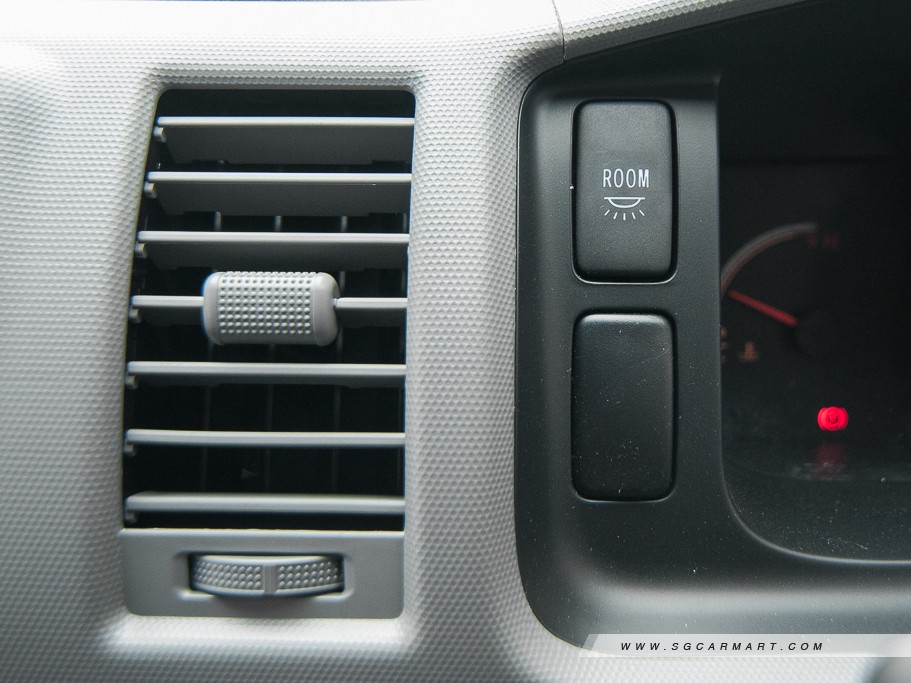 https://i.i-sgcm.com/new_cars/cars/10438/10438_g31