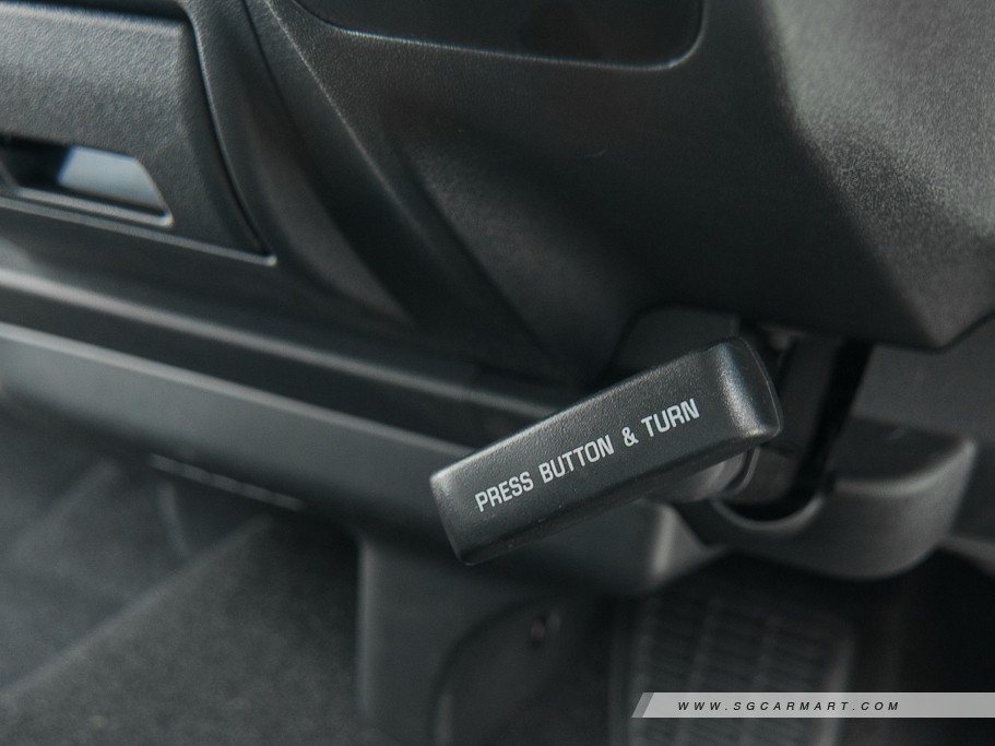 https://i.i-sgcm.com/new_cars/cars/10438/10438_g33